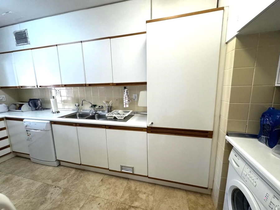 To Let 2 Bedroom Property for Rent in Sea Point Western Cape